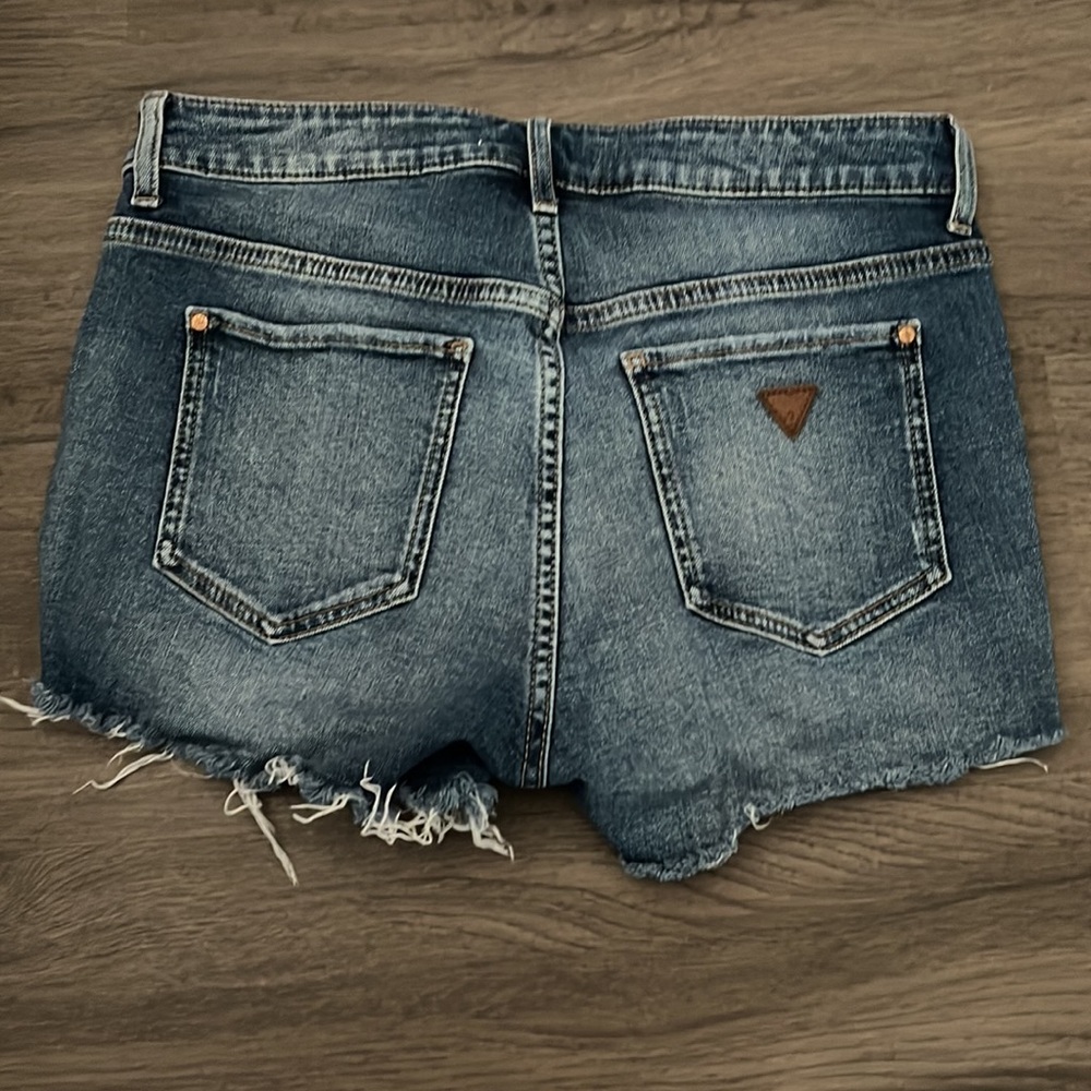 Guess Jean shorts - Picture 2 of 4